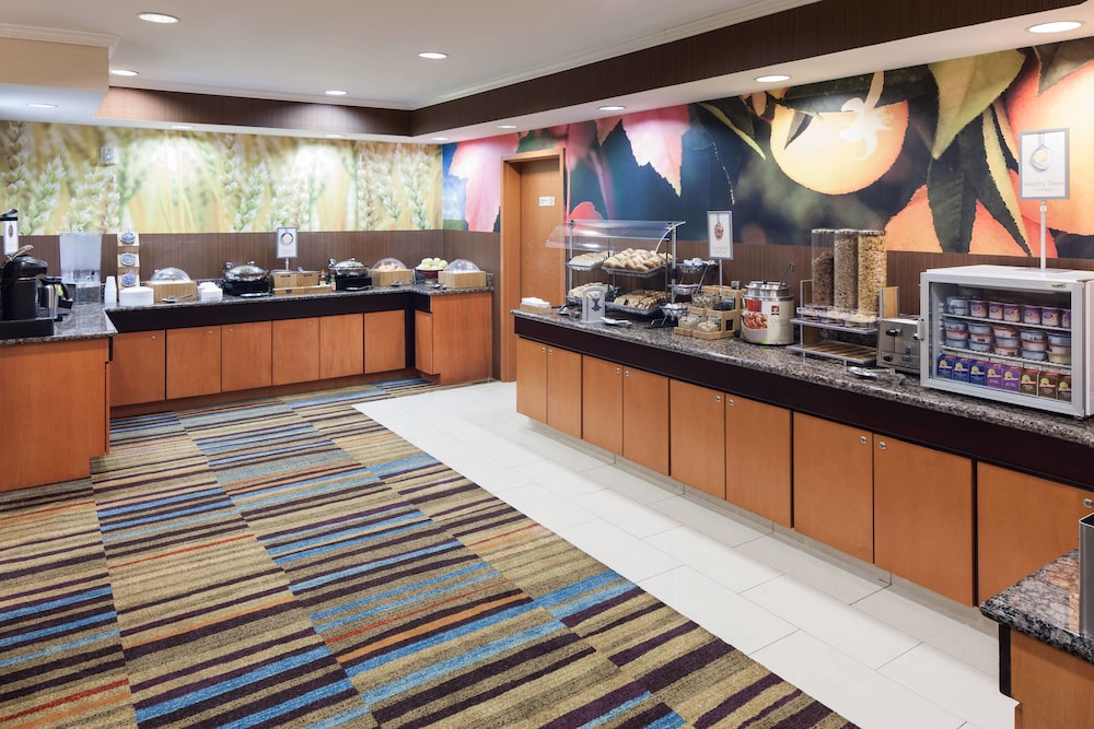 Fairfield Inn & Suites by Marriott Jacksonville Butler Blvd - photo 3