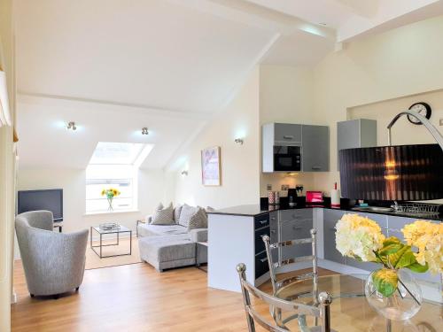 The Penthouse At Regent House Light And Airy Top Floor With Lift Access 1 Bedroom En Suite Luxury Apartment Ultra Central Location