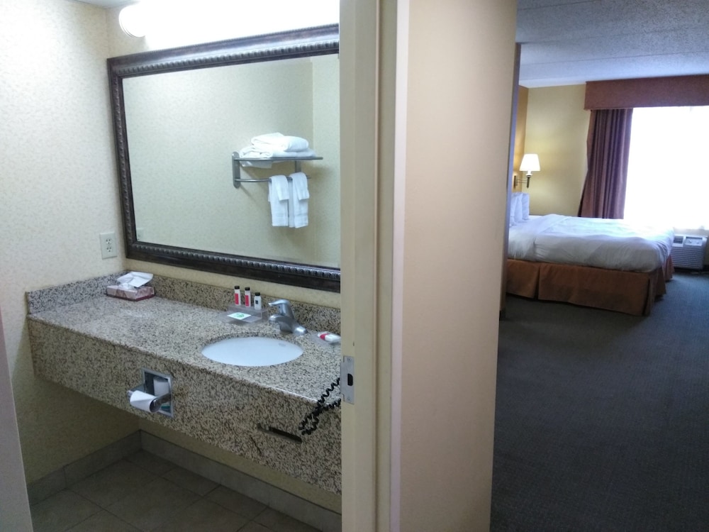 Baymont by Wyndham Clinton - photo 20
