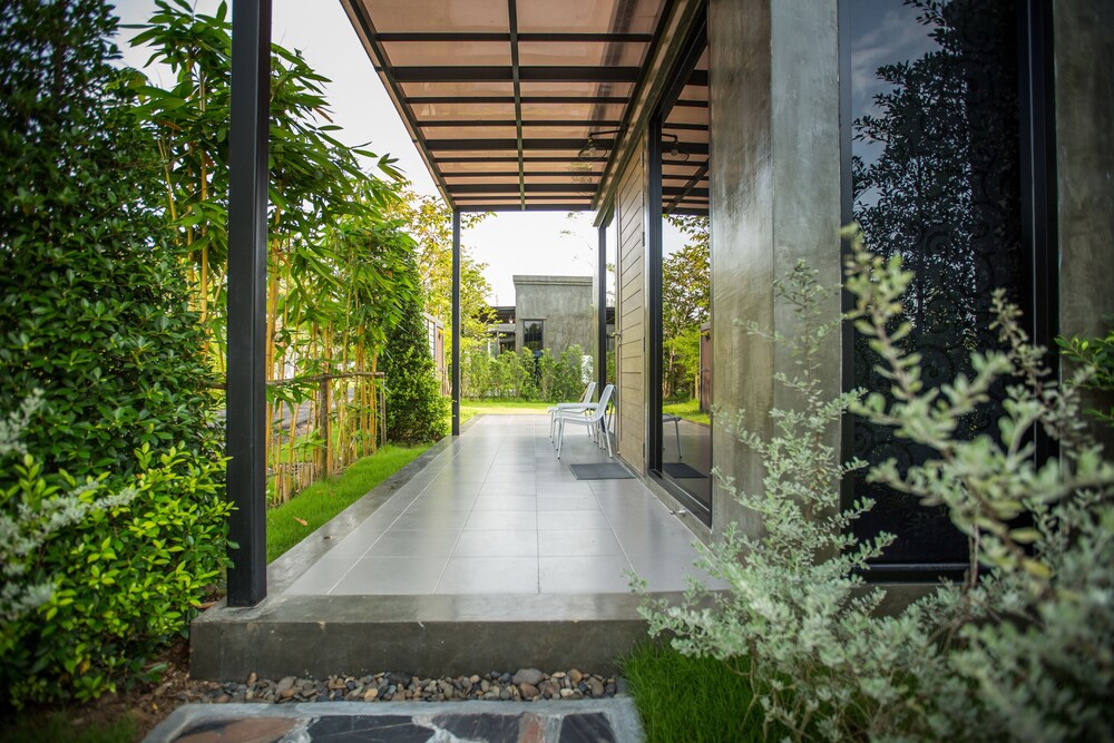 Release Pool Villa Resort in Suan Phueng, Thailand