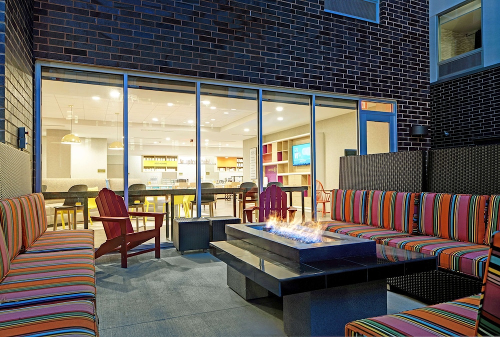 Home2 Suites by Hilton Milwaukee Downtown - photo 39
