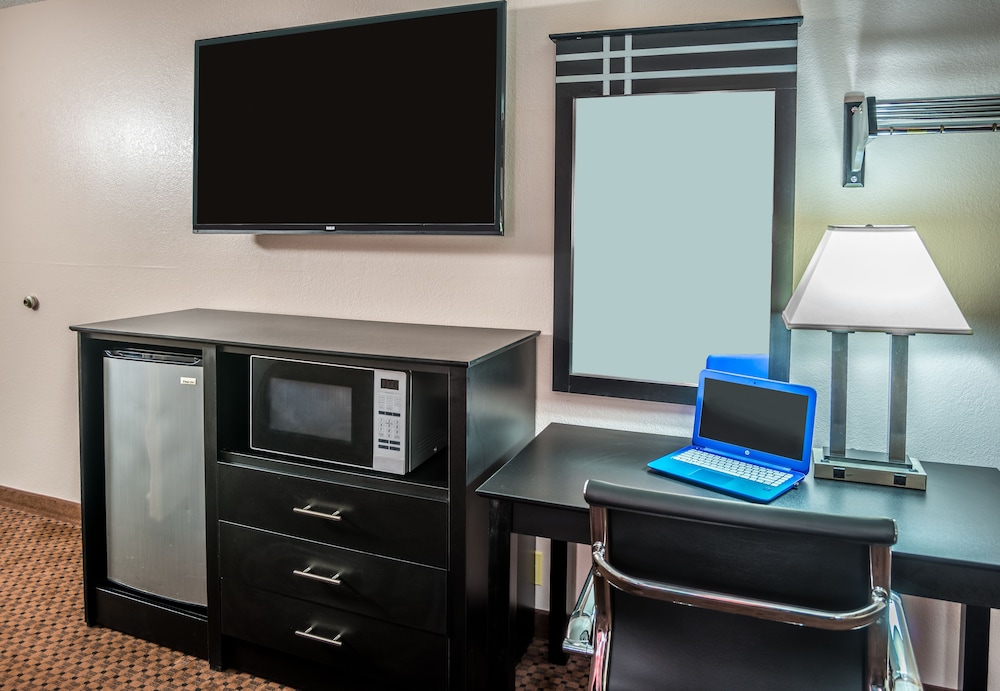 Prime Rate Inn - photo 23