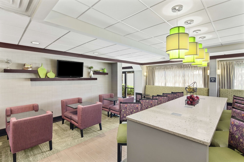 Hampton Inn Atlanta Town Center Kennesaw - photo 3