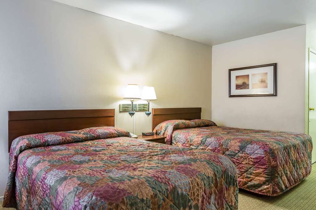 Rodeway Inn Magic Mountain Area - photo 18