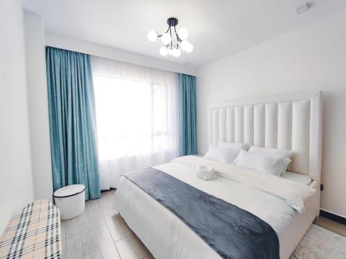 Executive Catchy Two Bedroom With `Unbeatable City Scenic Views And Swimming Pool And Well Equipped Gym And Ample Parking Space And Unbeatable City Scenic Views