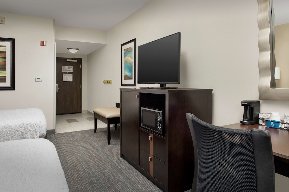 Hampton Inn & Suites Alpharetta - photo 8