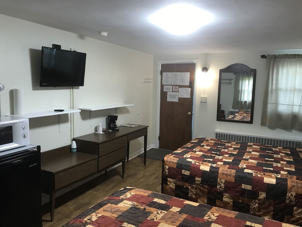 The Evergreen Motel - photo 45