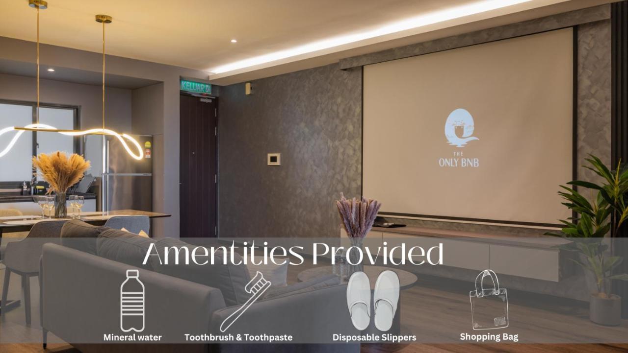 Opulent Seaview Projector Lounge by The Only Bnb — 4-Star Luxury Hotel in Tanjung Tokong, Malaysia