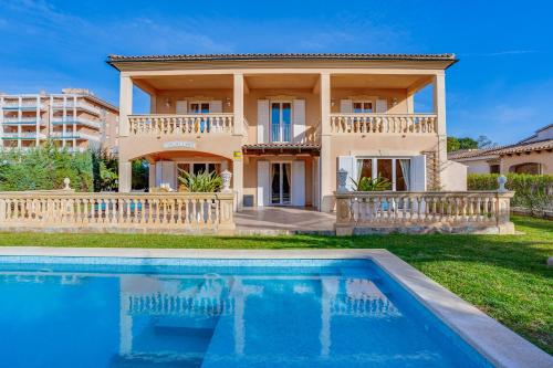 Villa Puerto Alcudia Lago Aran Berna by PriorityVillas — 4-Star Luxury Hotel in Alcudia, Spain