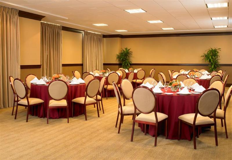 Sheraton Jfk Airport Hotel - photo 17