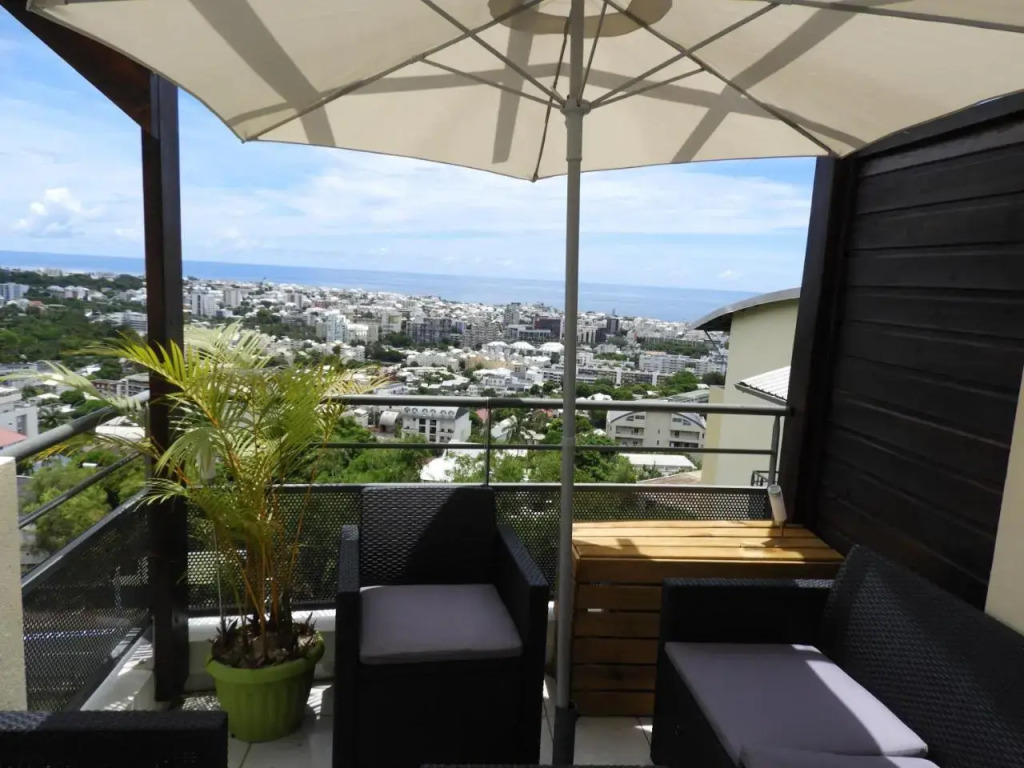 Joli Studio Vue Mer — 4-Star Luxury Hotel in Saint-Denis, Réunion