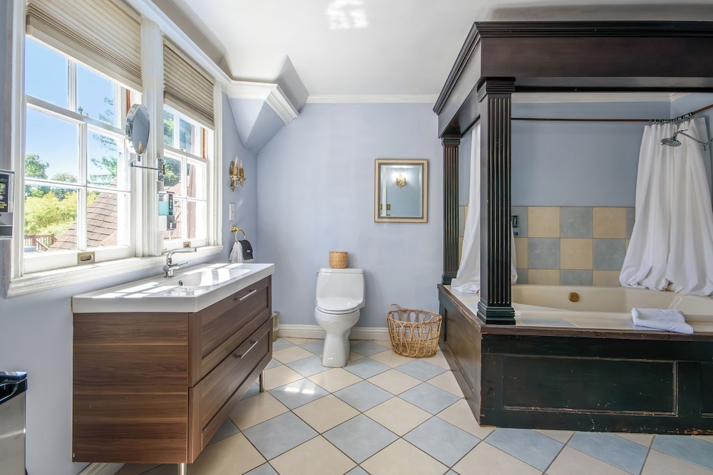 Cedar Gables Inn - photo 9