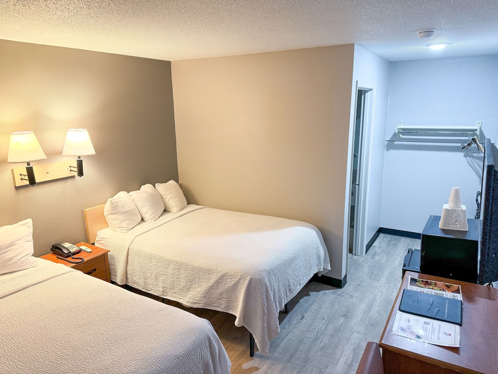 Super 7 Motel - photo 9