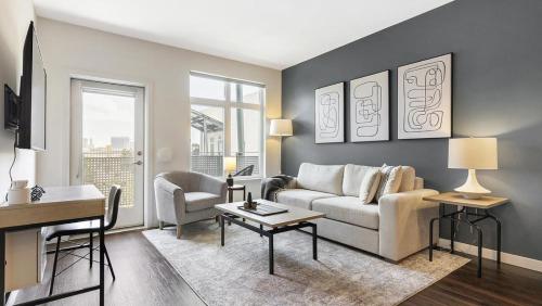 Landing at South Bank 1 Bedroom in Manchester — 4-Star Luxury Hotel in Richmond, United States