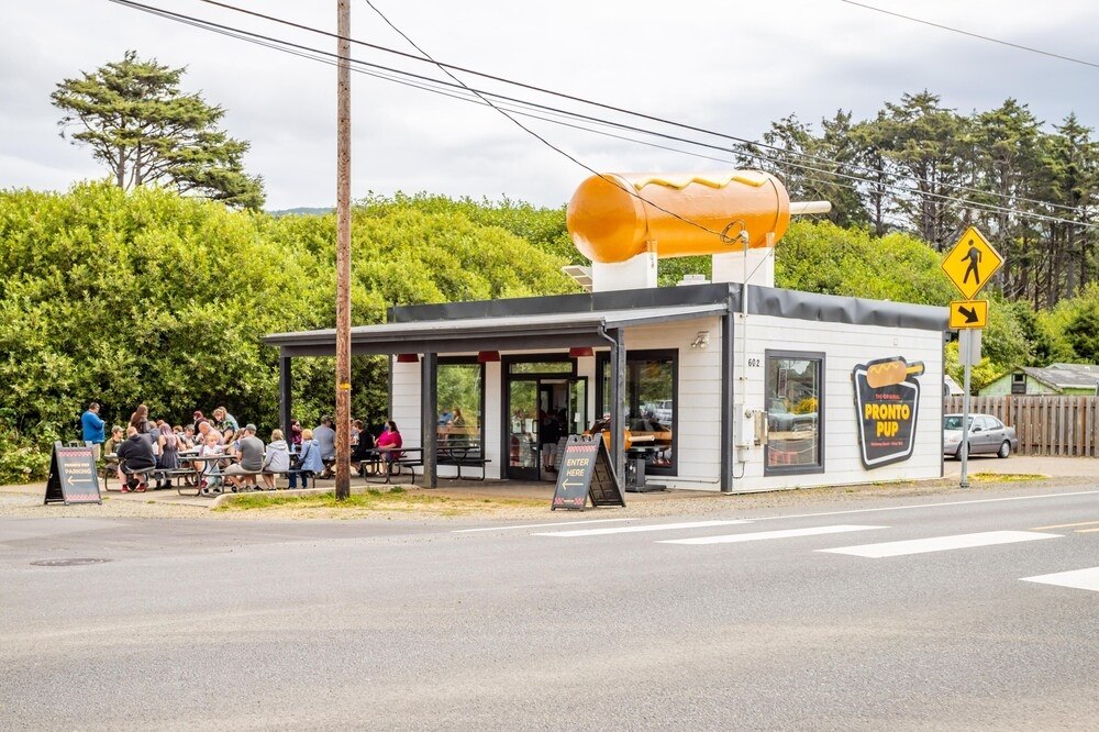 The Weather Gauge Meredith Lodging in Rockaway Beach, United States