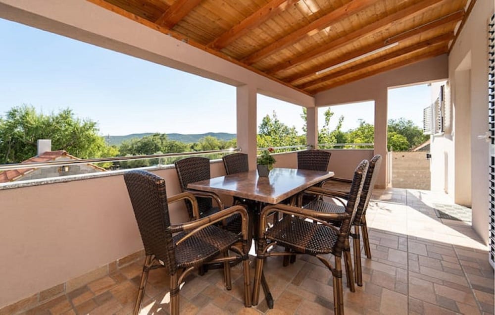 Holiday Home Iva & Luca — 4-Star Luxury Hotel in Stankovci, Croatia