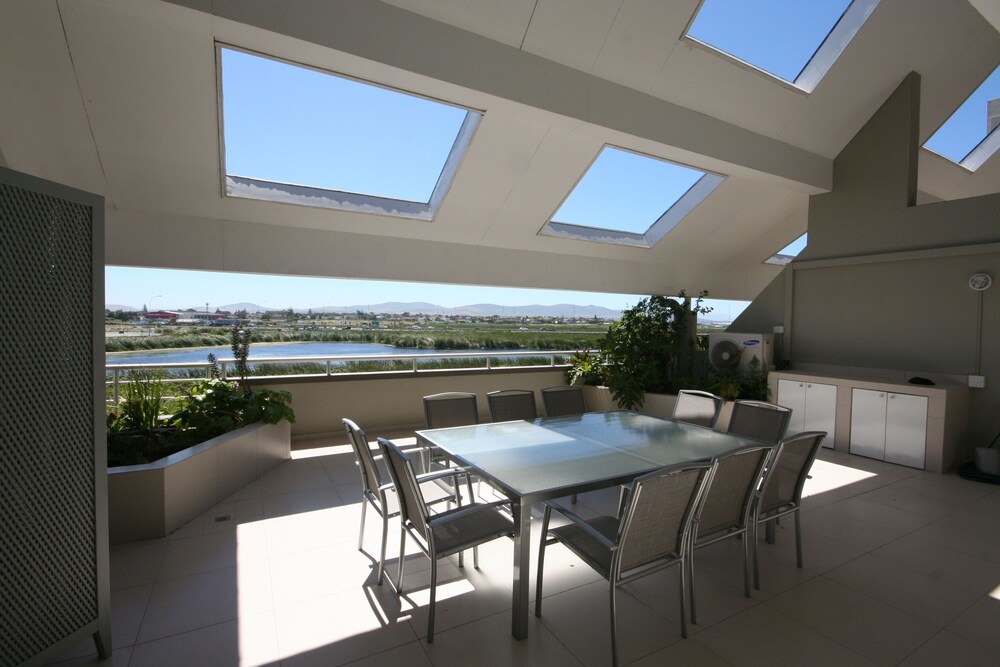 A09 Dolphin Beach - carbon neutral hotel in Cape Town