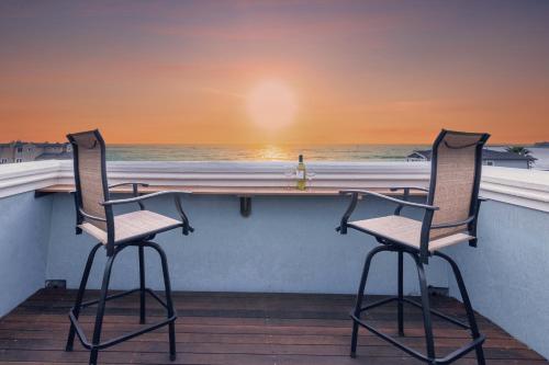 Steps to Beach and Amazing Ocean Views Miramar Home — 4-Star Luxury Hotel in Half Moon Bay, United States