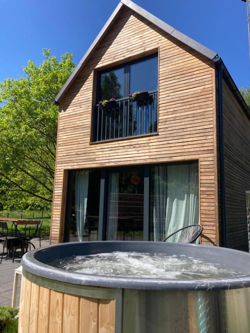 Domek Z Jacuzzi — hotel in Mrzezyno