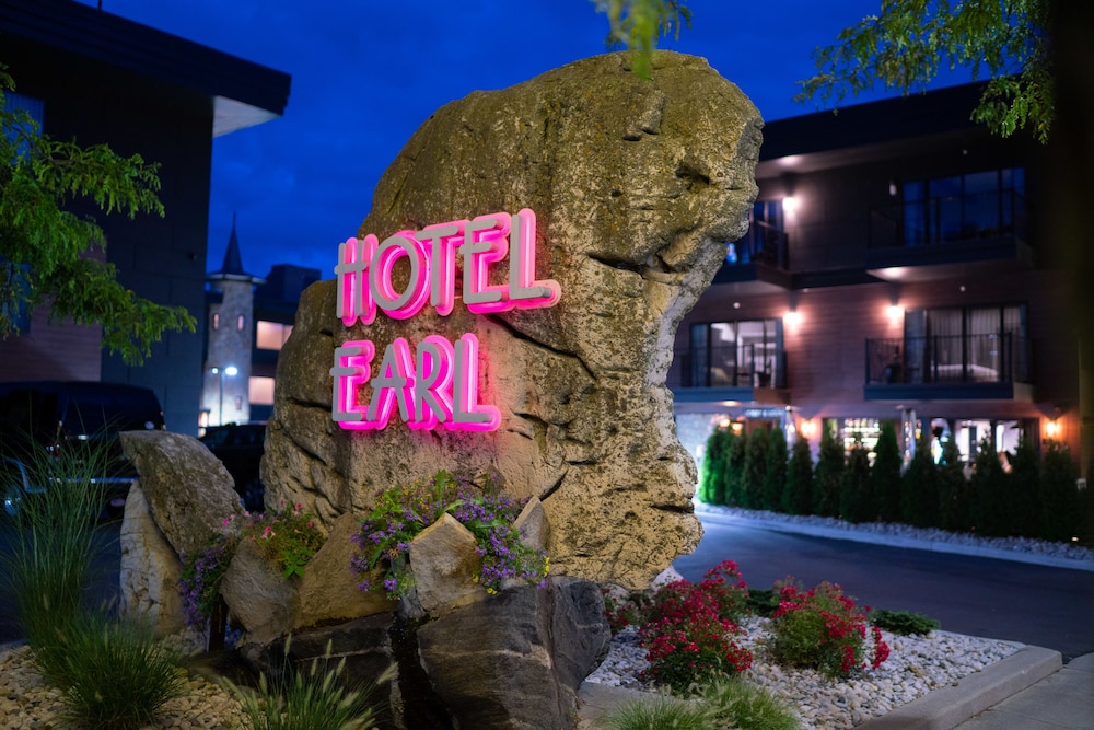 The Earl - photo 56