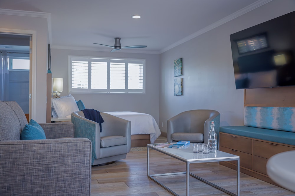 Marina Beach Motel - photo 16