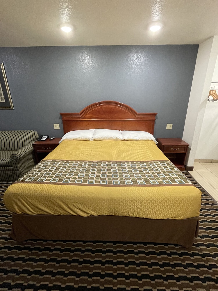 Sallisaw Inn - photo 4