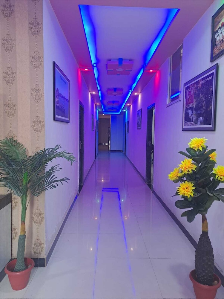 Hotel divine and restaurant — Pratapgarh — photo 2