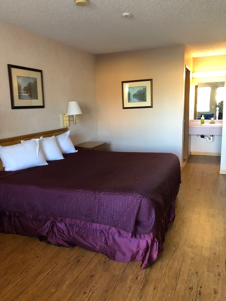 Sumner Motor Inn - photo 12