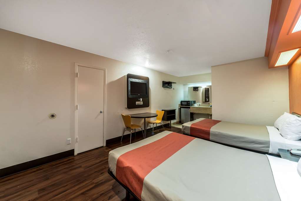 Motel 6 San Antonio Tx Frost Bank Center - photo 16