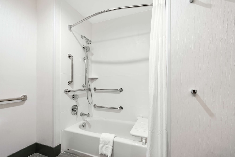 Hampton Inn & Suites Spokane Downtown South - photo 32