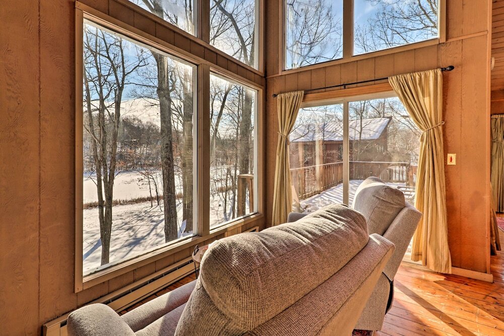 Lakefront Poconos Cottage Deck Fire Pit and Grill - photo 6