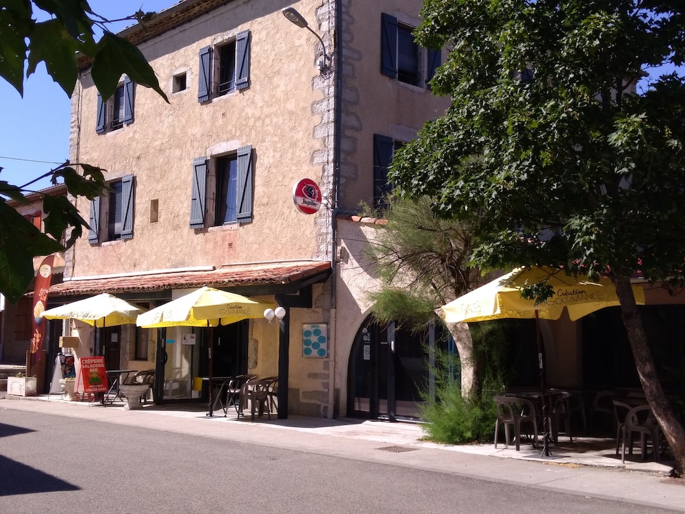 Hôtel Restaurant Les Voyageurs — hotel in Largentiere