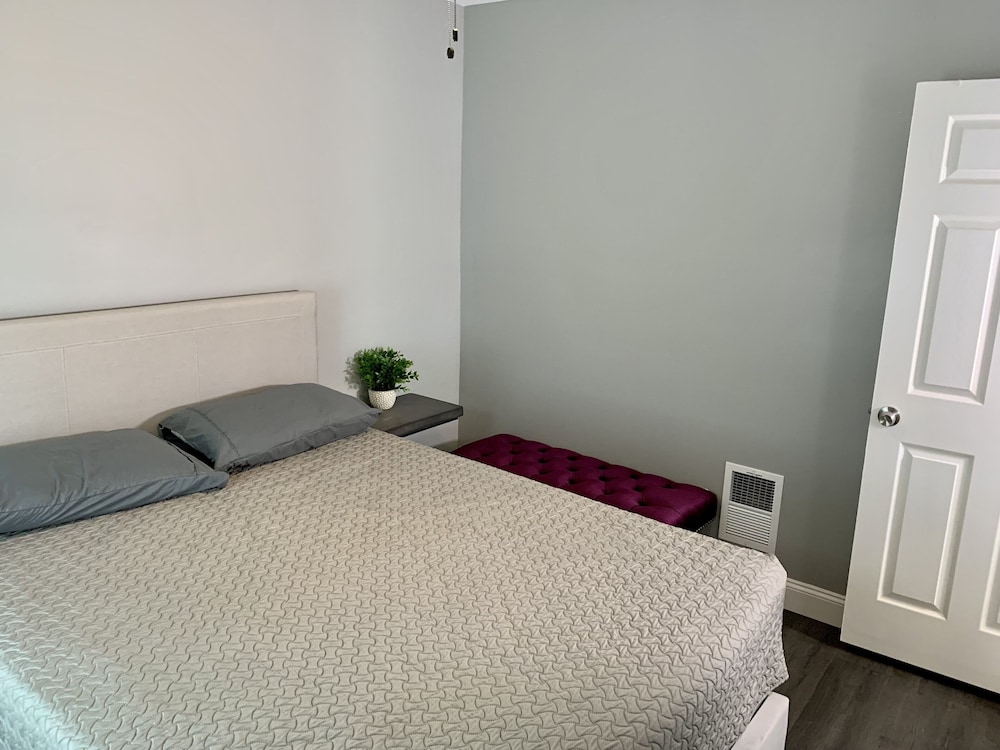 The Horseshoe Falls Villa 6BR Free Parking Minutes From Falls & Casino - photo 7
