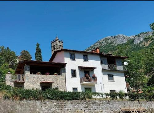 Agriturismo dal nonno Merico — 4-Star Luxury Hotel in Villa Collemandina, Italy
