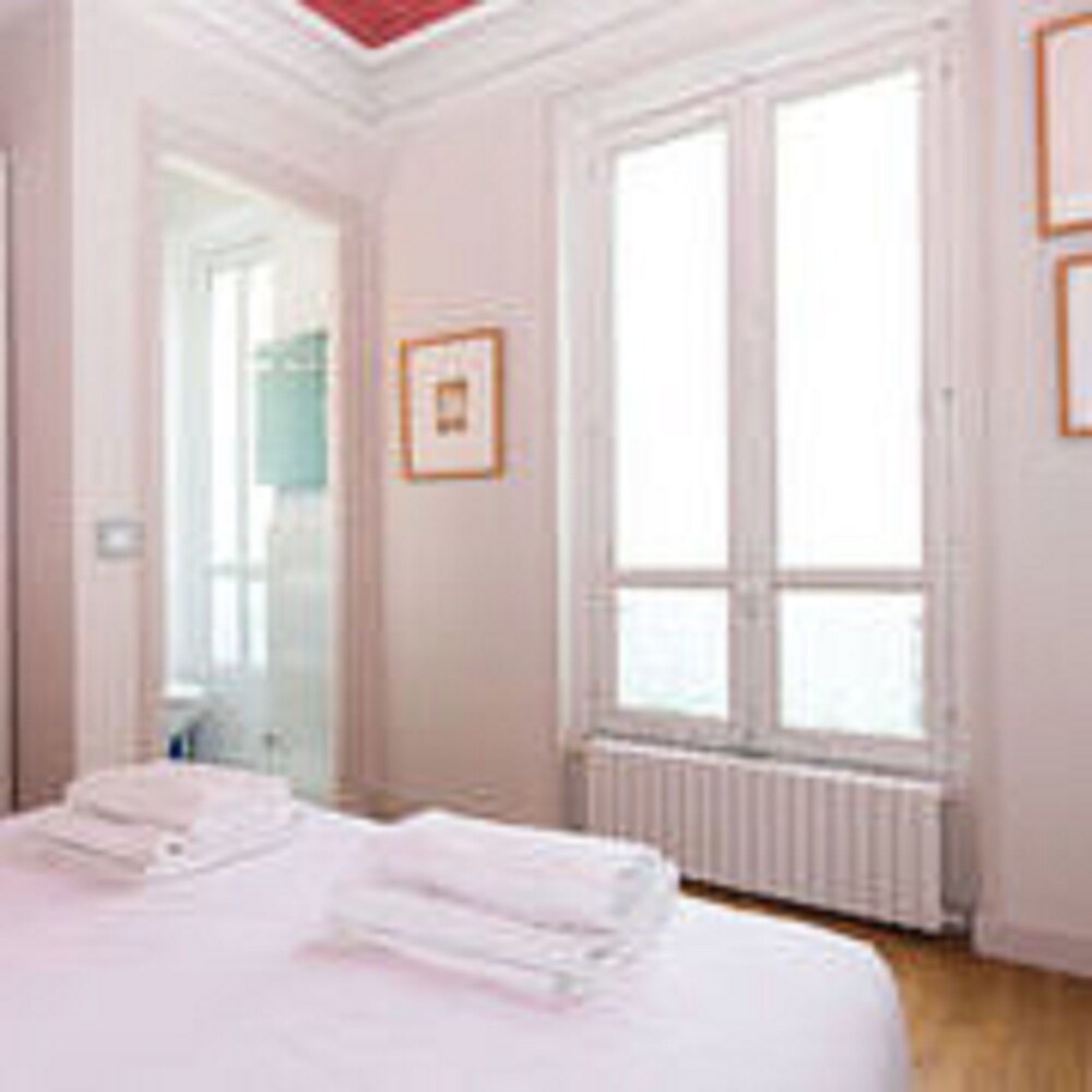 Family Elysees - last minute hotel in Paris