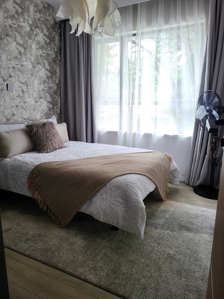 Leo Residence
