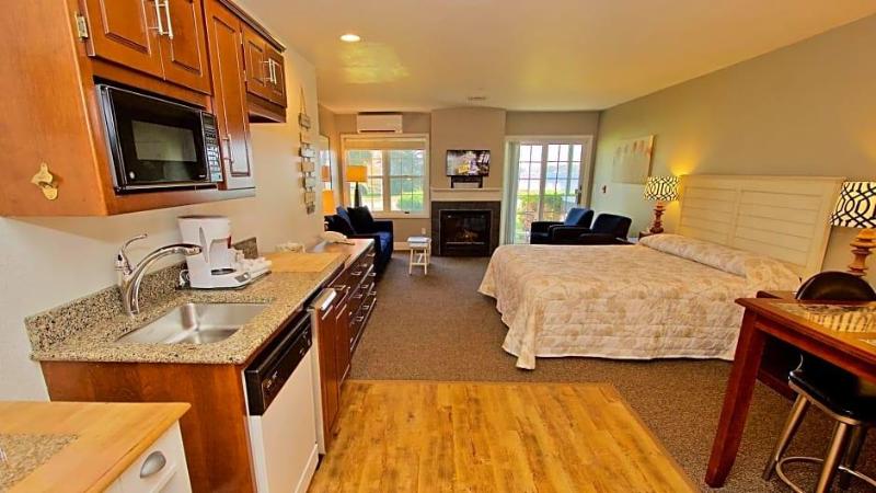 Baileys Harbor Yacht Club Resort - photo 40