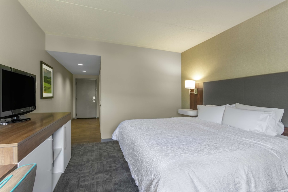 Hampton Inn Bedford - photo 19