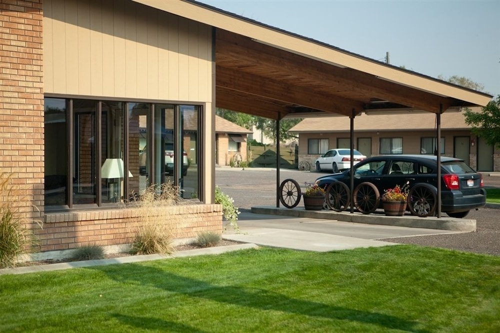 Oregon Trail Inn - photo 23