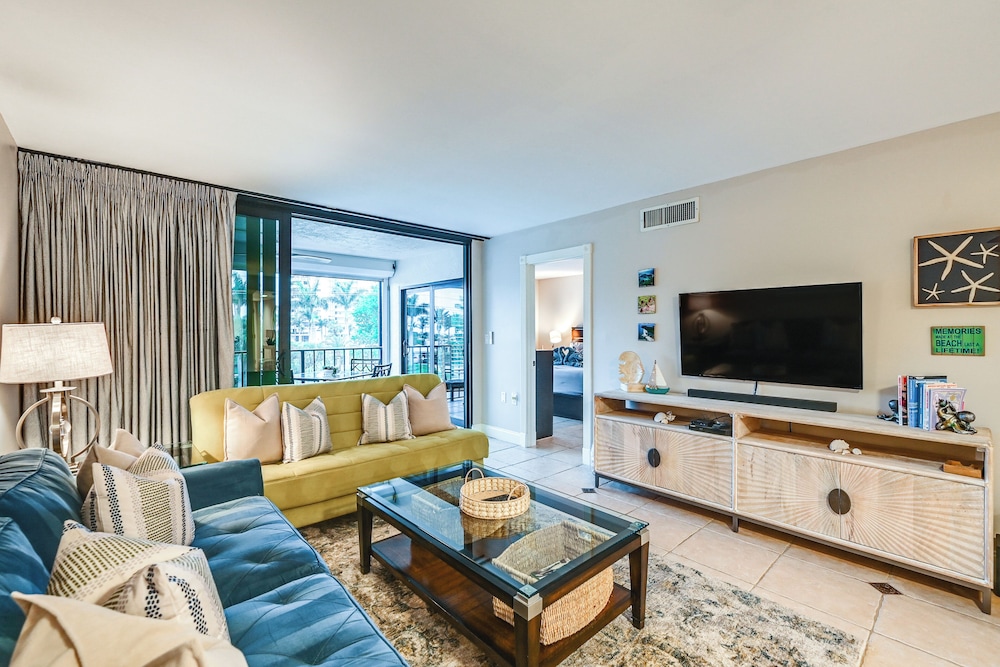 Beachy Marco Island Condo With Resort Amenities - photo 4