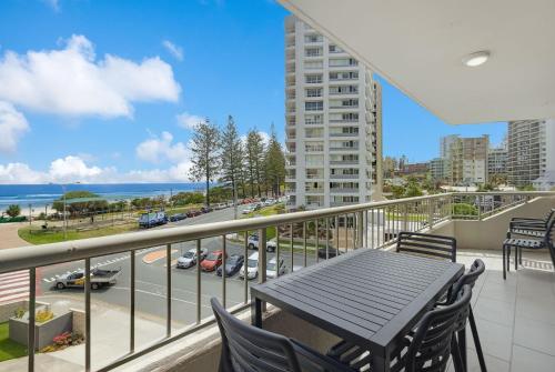 Eden Towers Unit 5 - last minute hotel in Gold Coast