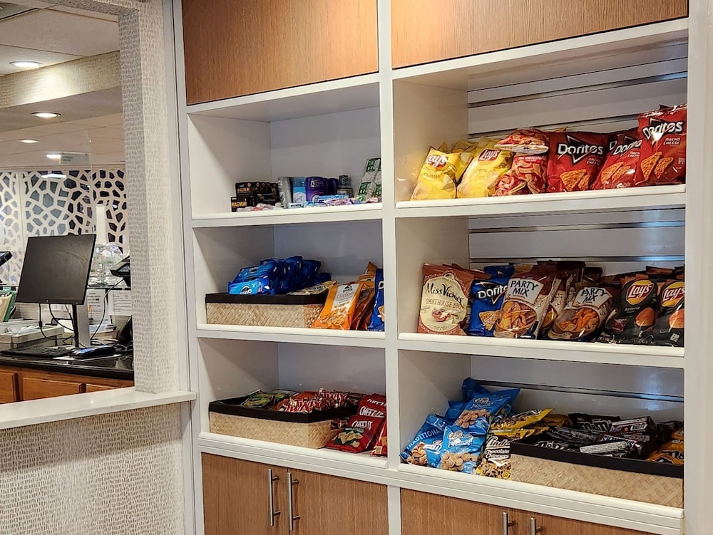 Holiday Inn & Suites Parsippany Fairfield by IHG - photo 17