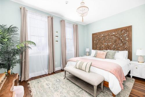 Stunning Secret Courtyard 1 Block To King in Charleston, United States