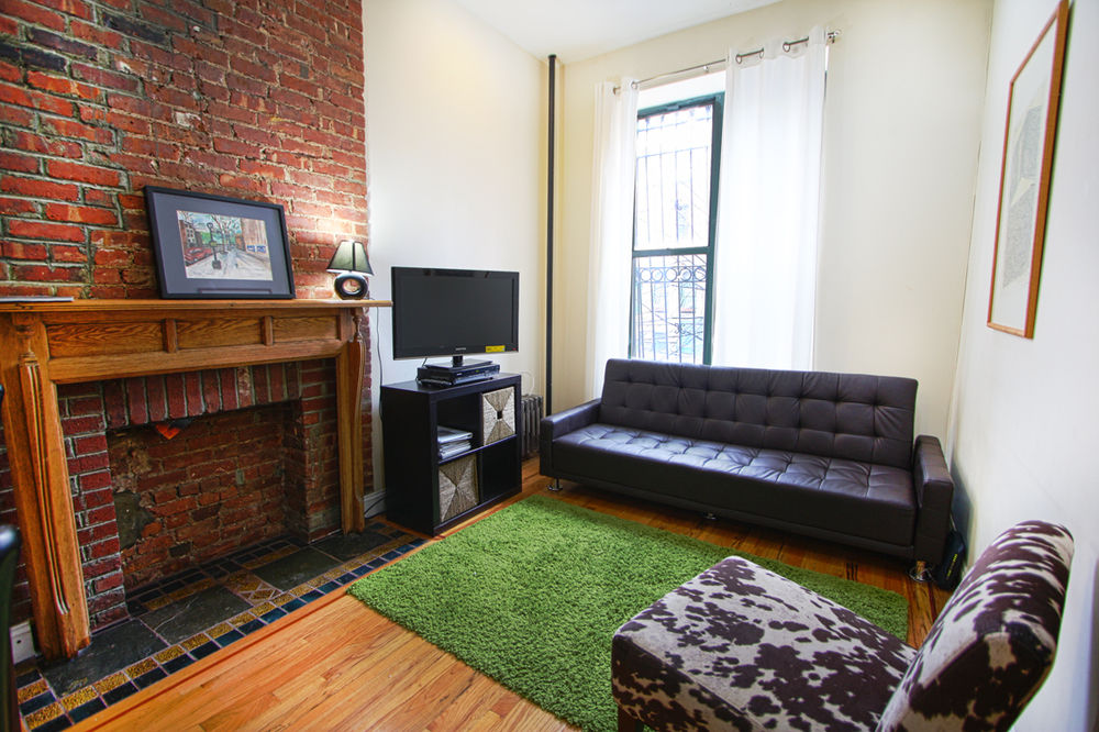 Luxury Suites Upper West Brownstone - photo 24