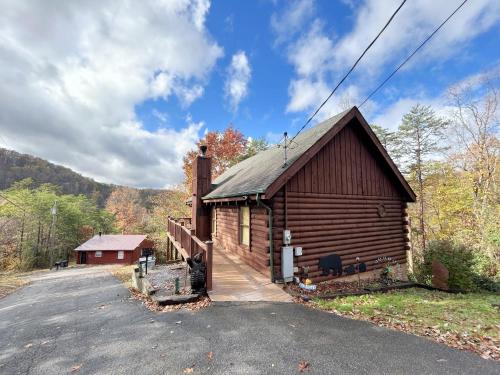 Almost Heaven - carbon neutral hotel in Sevierville