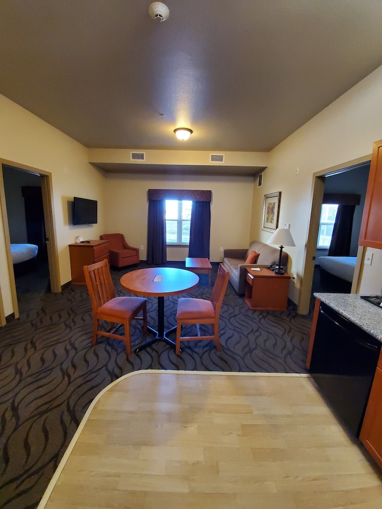 Clarion Hotel & Suites Williston - photo 27