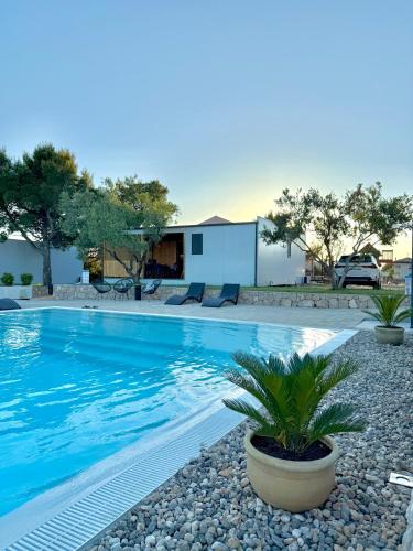 Mobile Home Aura Village Twins — 4-Star Luxury Hotel in Pakostane, Croatia