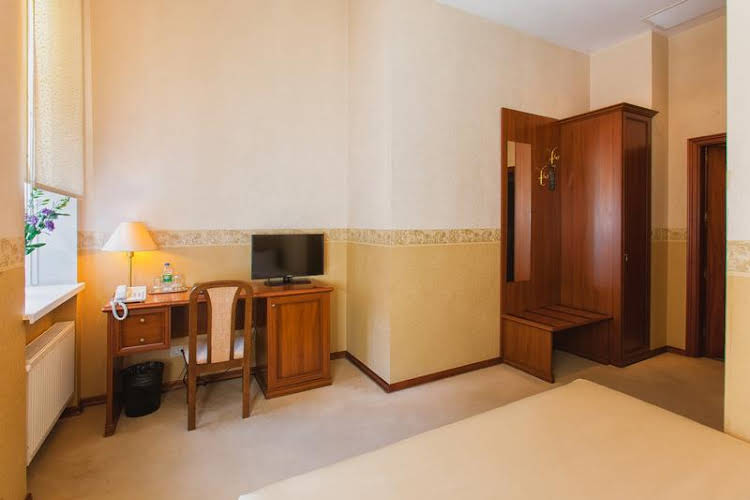 Continental — 4-Star Luxury Hotel in Odessa, Ukraine
