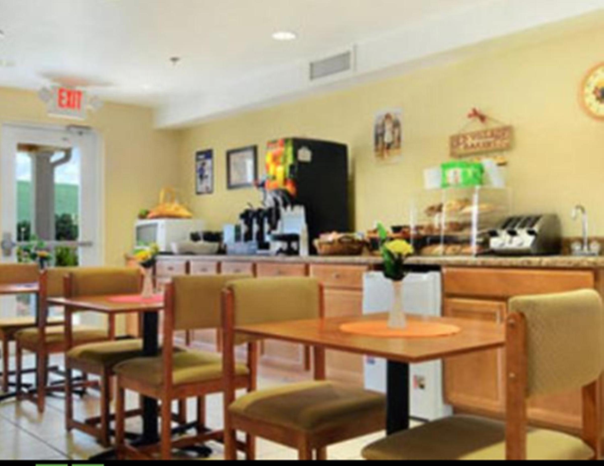 Microtel Inn & Suites by Wyndham Huntsville - photo 8