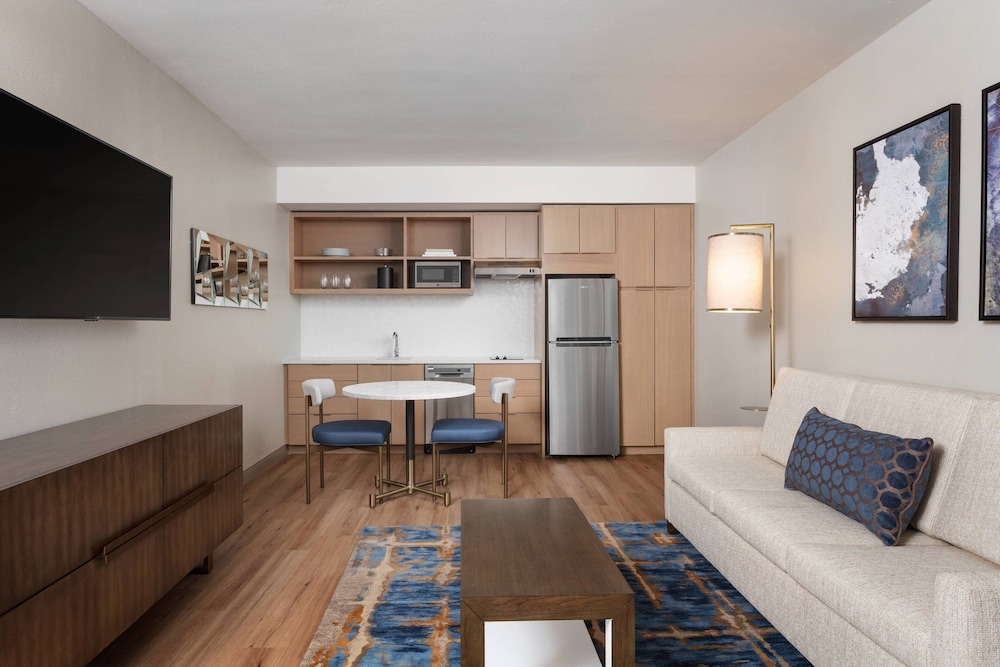 Delta Hotels by Marriott Virginia Beach Waterfront Suites - photo 11